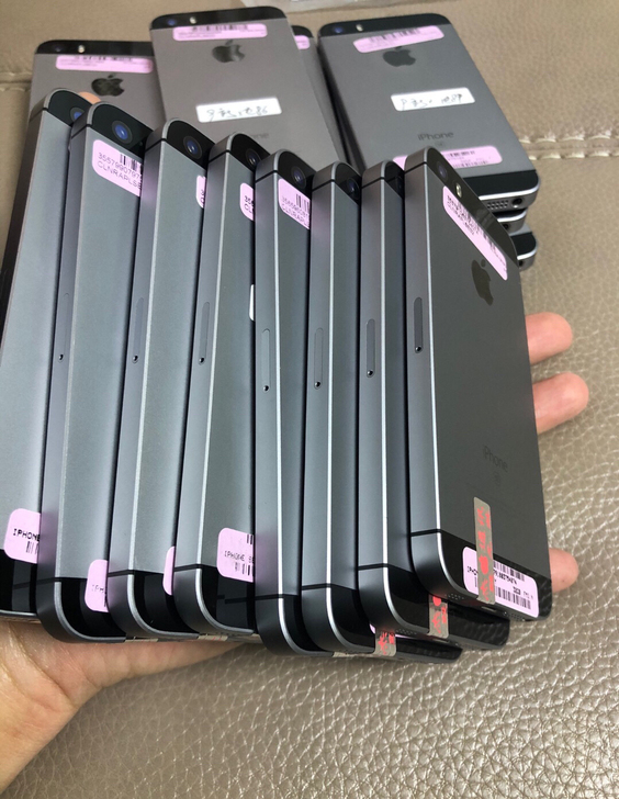 iPhone se 64G原装小钢炮SE一...