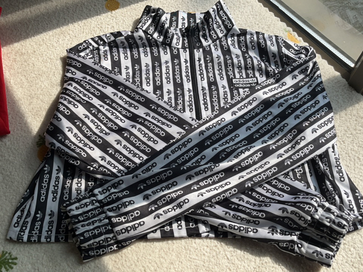 全新阿迪达斯三叶草短款女装,S号,不议价