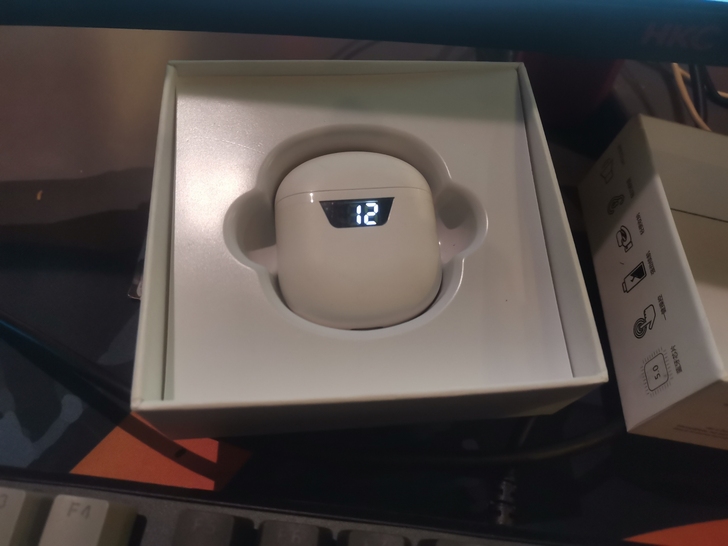 15出，右耳有磨损，不好用