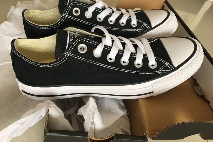 匡威黑色低帮帆布鞋，42码，全新，没上过脚...