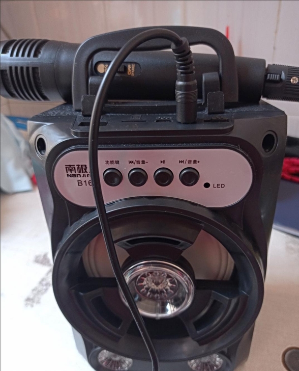 公司活动剩下的，8D立体环绕K歌无线蓝牙音...