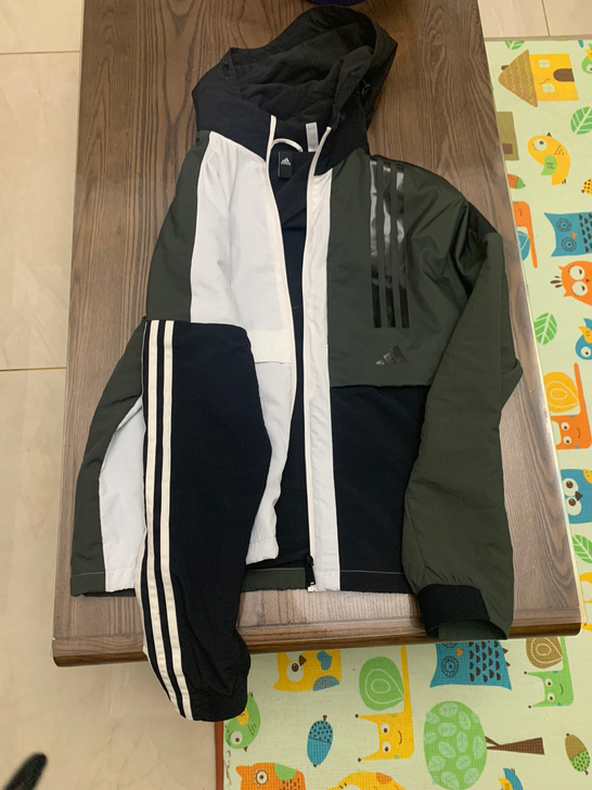 专柜购阿迪达斯男款加绒外套M，穿过一次.没...