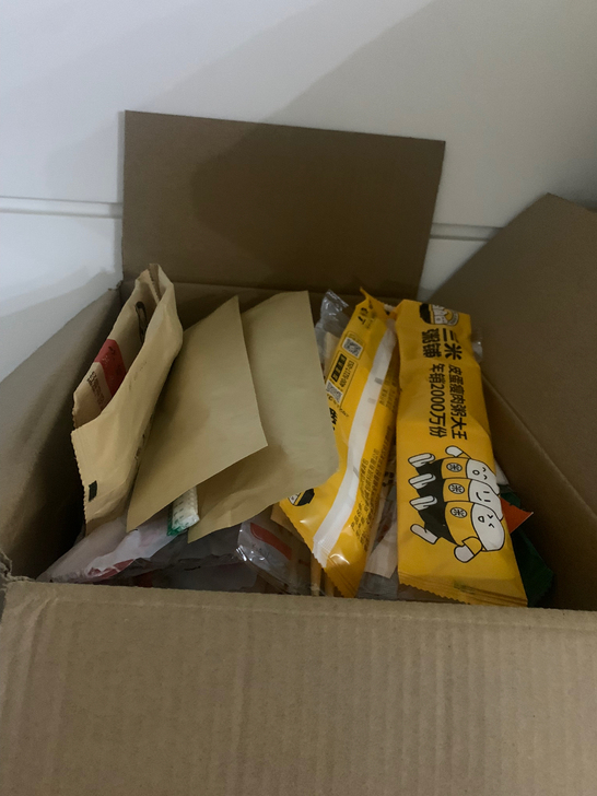 有三大箱各大酒店的一次性餐具，10元/箱转...