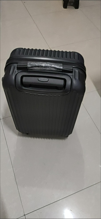 厂家清理一批20寸行李箱，原价两三百现在只...