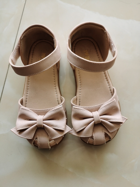 百丽蝴蝶结凉鞋，内长16cm