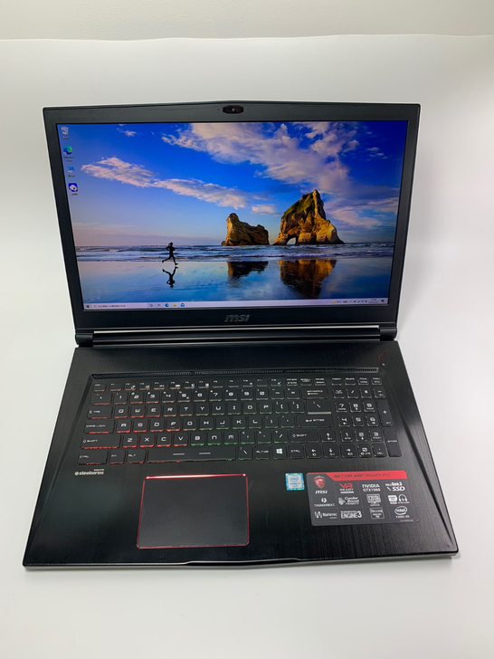 微星GS73游戏本薄款17寸笔记本电脑