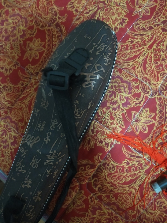 超级新的葫芦丝，本人吹笛子的买来这个发现没...