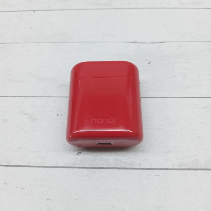 荣耀 FlyPods Pro 机仓有磨损 ...