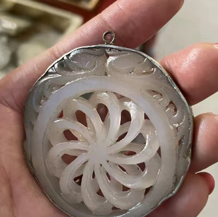 刚到手的银包玉古玉老玉襄银玉石吊坠玉佩牌子...