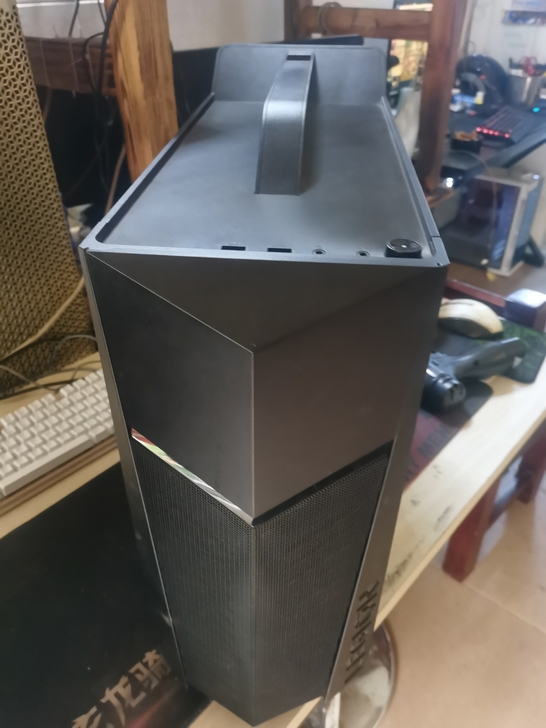联想品牌机，联想拯救者刃7000台式机。