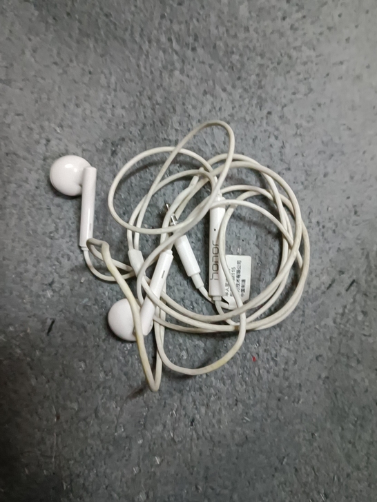 品牌型号 ：华为荣耀耳机