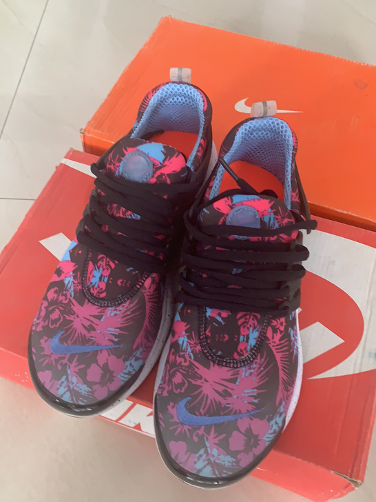 耐克Nike高级缎面旅游鞋39码,喜欢的朋...