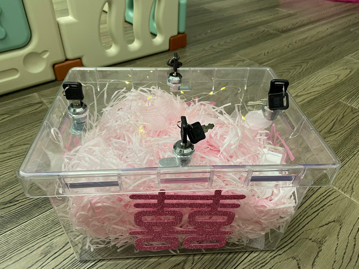 婚鞋箱 粉色 带4把锁 带灯