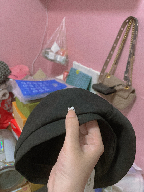 贝雷帽吊牌在 全新仅试戴 黑色 可交换互换...