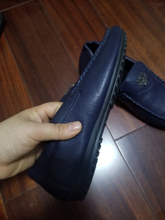 全新豆豆鞋，加棉，pu面，易清洁。码数偏小...