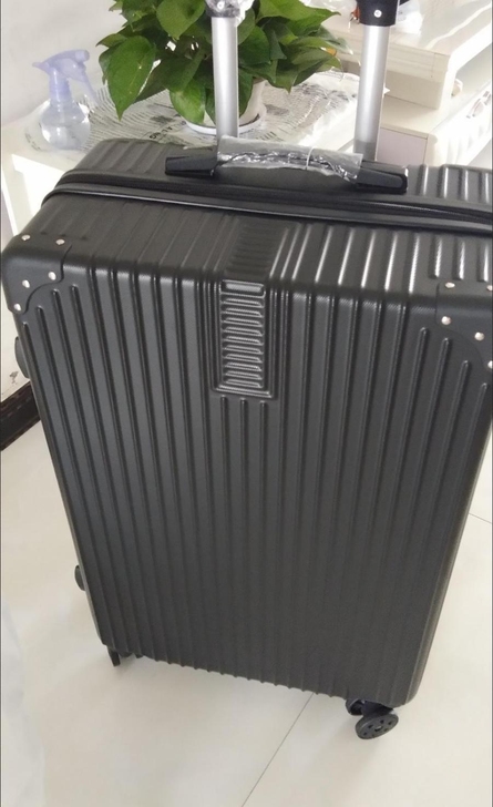 闲置出一个全新28寸大容量行李箱拉杆箱带密...