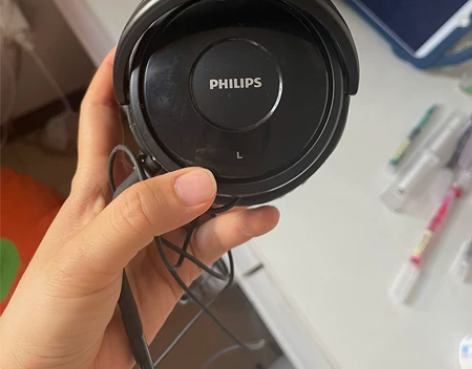 飞利浦耳机 买了用过几次 忘记了 才翻出来...