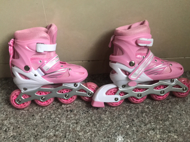 大小可调节轮滑鞋，带轮闪，女款，35-38...