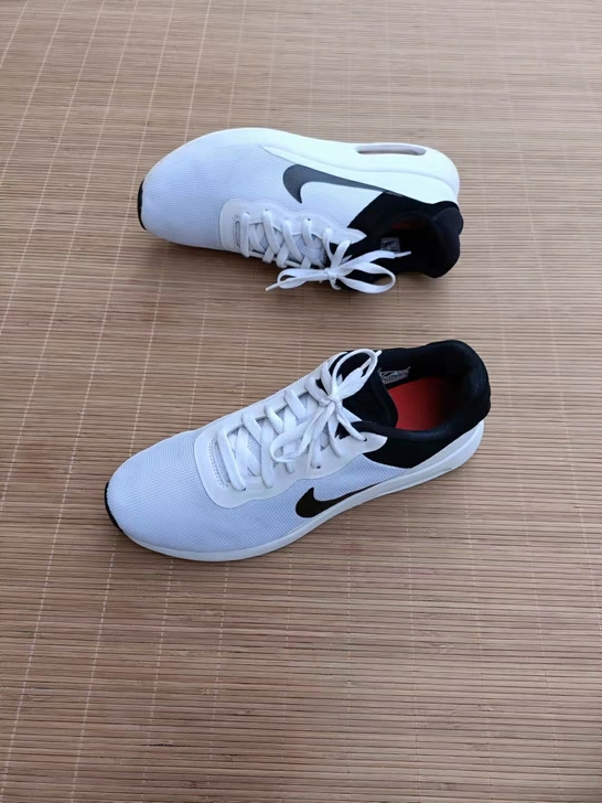 43码 耐克运动鞋        鞋子保证...