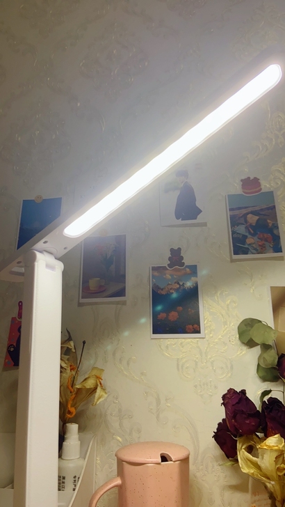 辅导班关门送人剩的全新未拆封台灯，仓库里还...