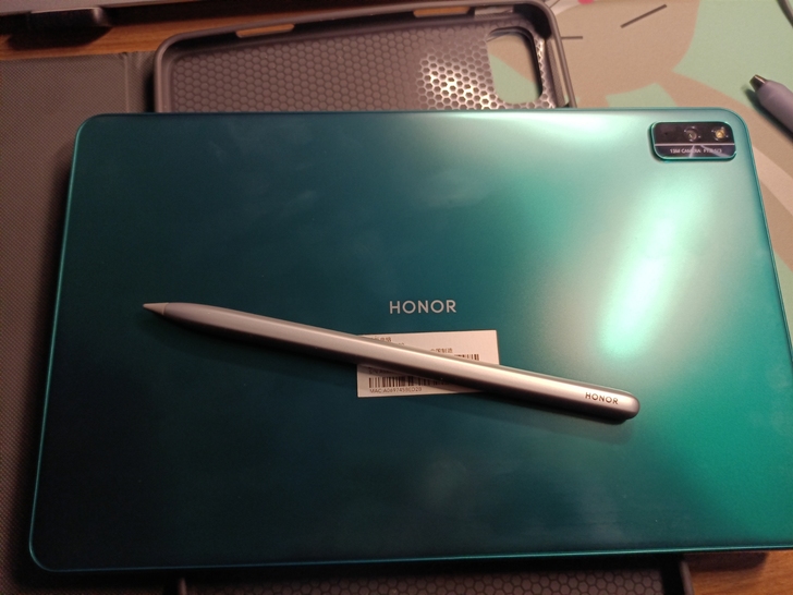 荣耀平板v6，麒麟985处理器，才买不到半...