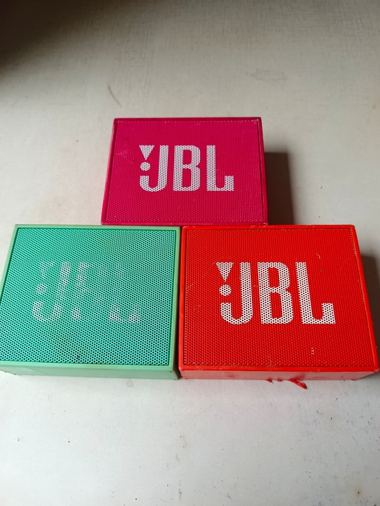 JBL蓝牙音响，成色看图，功能完好， 不要...