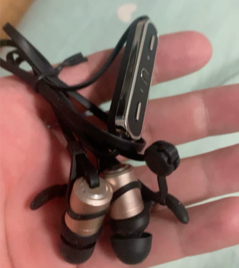 蓝牙运动耳机,9成新,功能完好 感兴趣的话...