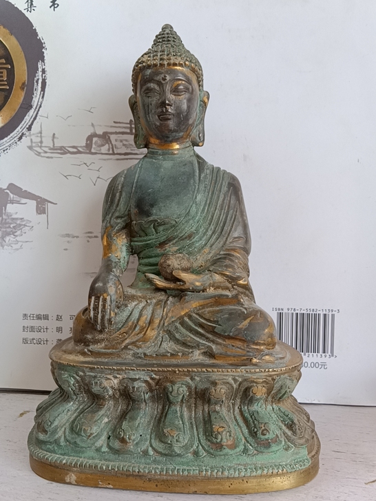 老铜佛像,鎏金佛像一尊,看中是缘分请走!看...