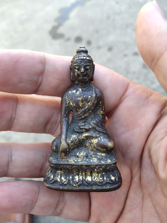 鎏金小铜佛像一尊