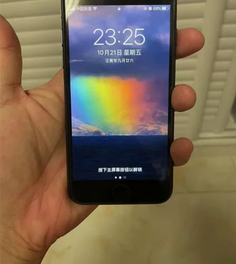 苹果8 黑色64G 感兴趣的话点“我想要”...