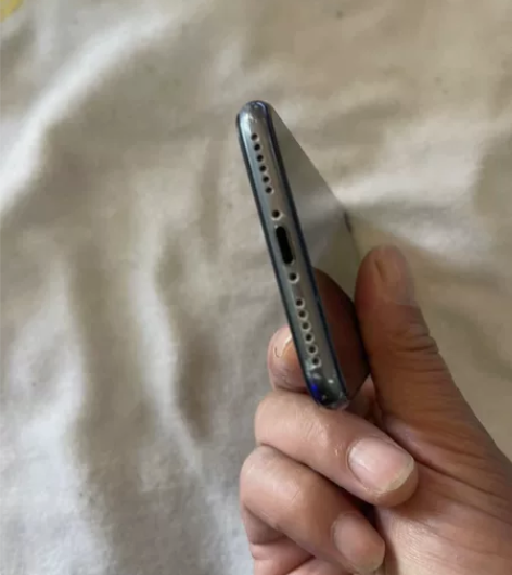 iPhone小8换过一次原装屏幕外观一般 ...