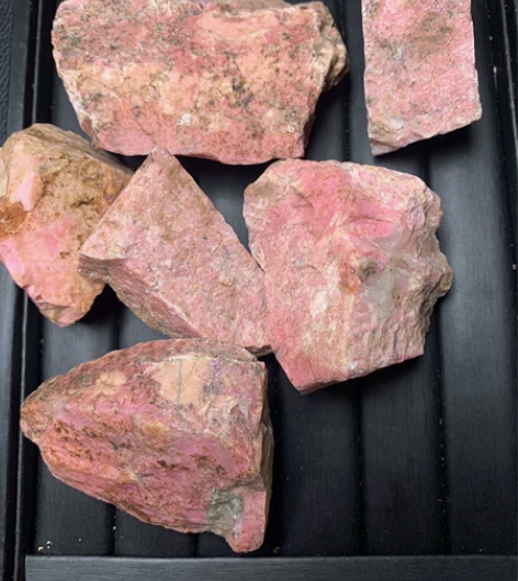 蔷薇辉老矿粉料粉粉颗粒粉飘粉，各种形状小块...