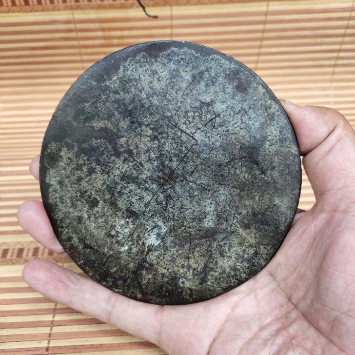 黄铜八卦铜镜  搬家处理老人家收藏的，家人...