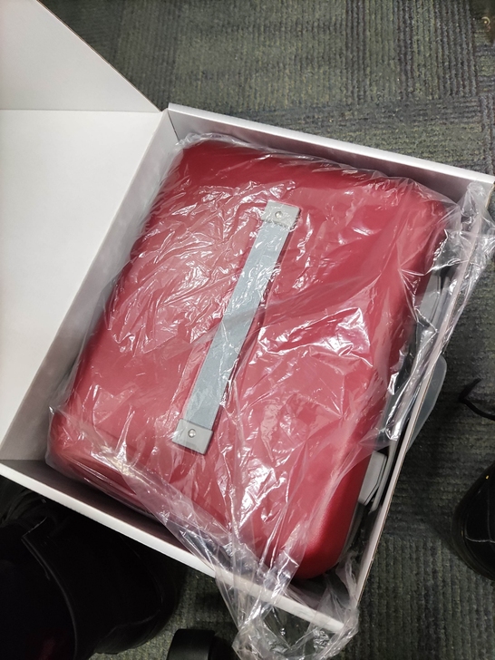 公司发的行李箱，用不到，便宜卖了。