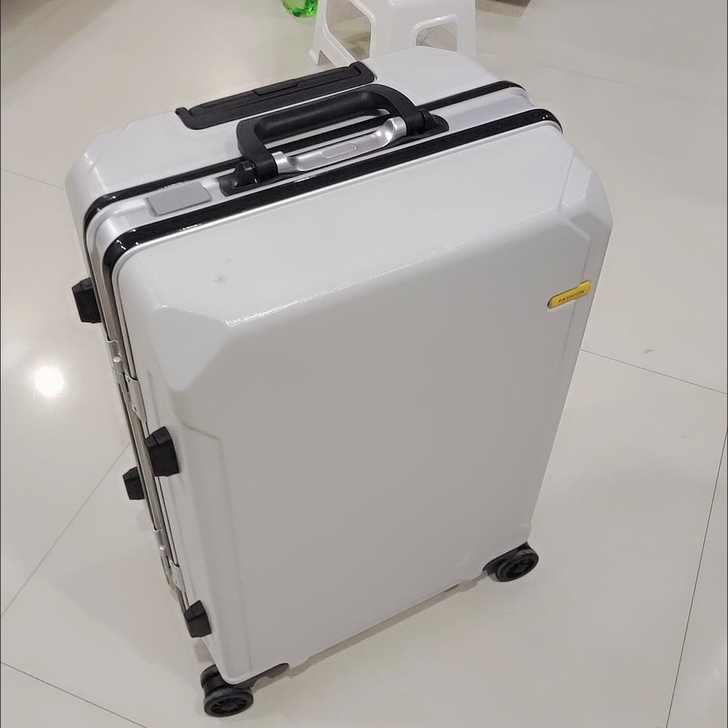 全新的几个袋鼠正品万向轮拉杆箱20寸,22...