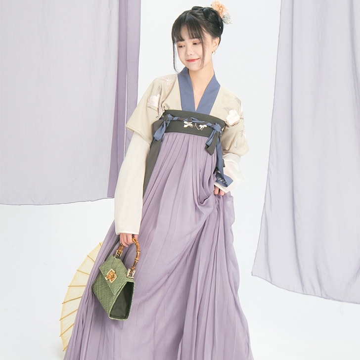 远山乔初玉兰，全新仅试，带掉，上衫L下裙m