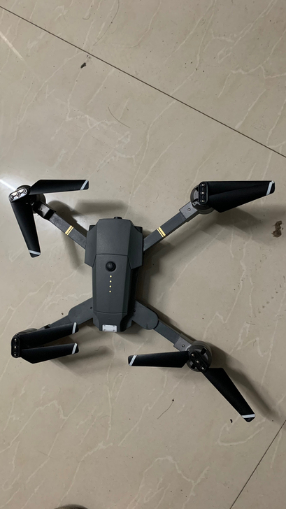 雅得xt1，京东买的，就飞过两次，小侄子不...