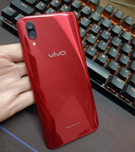 vivo x23 8+128换了国产屏无...
