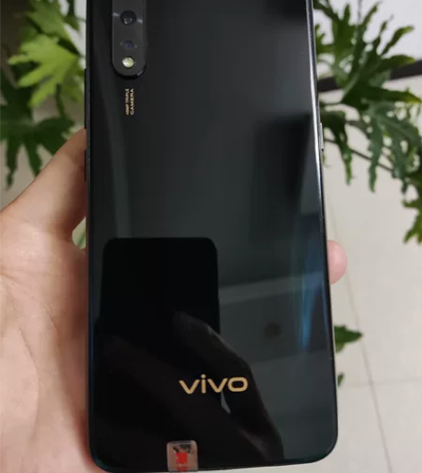 98新vivoz5手机，6+128运存，屏...