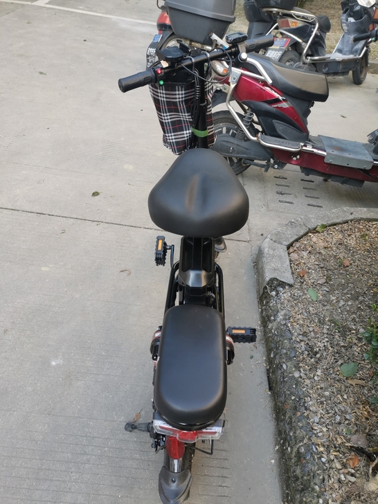 自入一手电瓶车，刚买没几天！！99新没骑过...