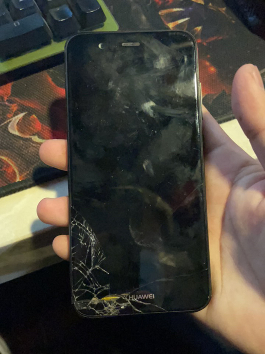 华为nova2plus。能开机。屏幕触摸不...