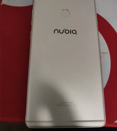 努比亚z17,成色很好,无划痕无磕碰,没有...