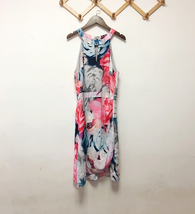 瑕疵特卖，一款上身无比好看的连衣裙