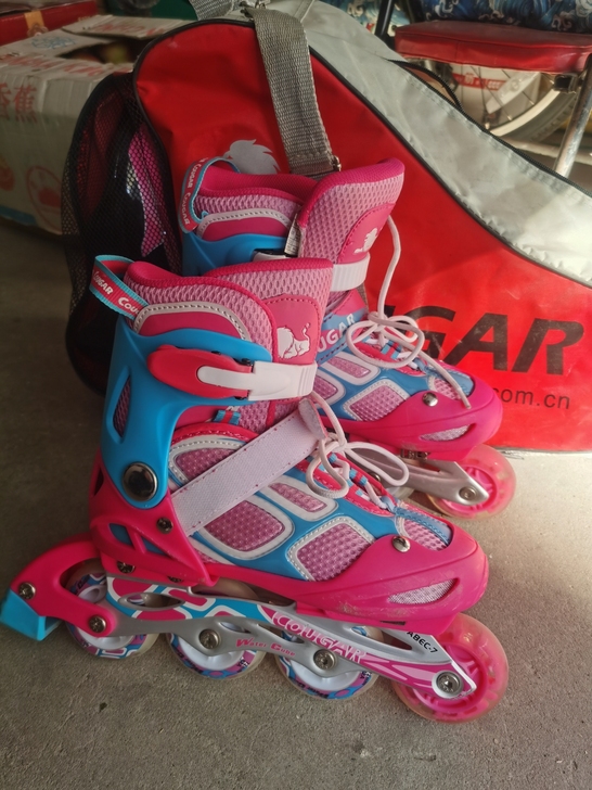 女孩轮滑鞋34$$##$$37码，别人送的...