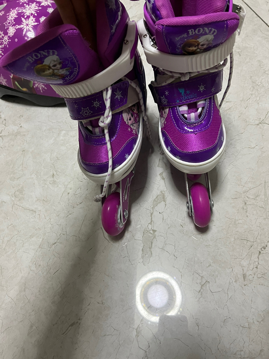 轮滑鞋，20-21.5cm，没穿几次，新旧...