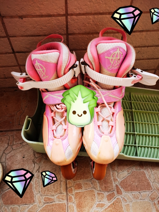 无极限轮滑鞋，36-38码！前轮带灯。只是鞋