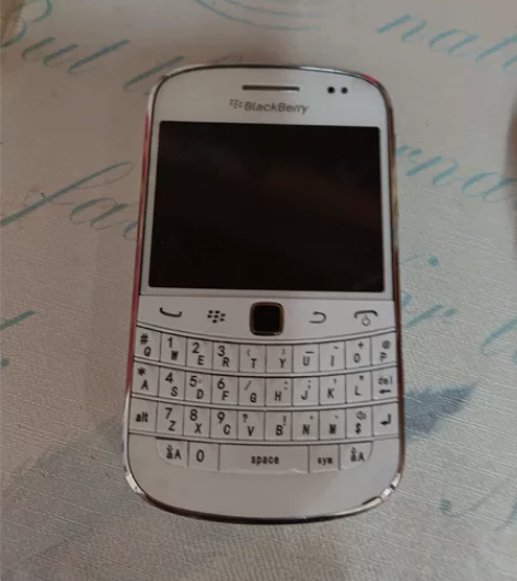 BlackBerry黑莓9900 学生戒网...
