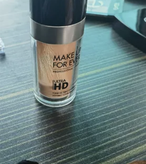 玫珂菲hd粉底。余量如下。色号y215 感...