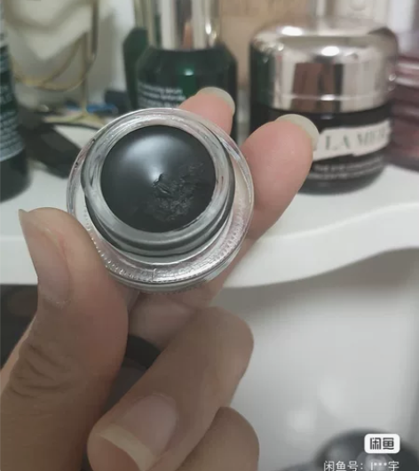 Mac眼影膏，九成新，专柜购入 感兴趣的话...