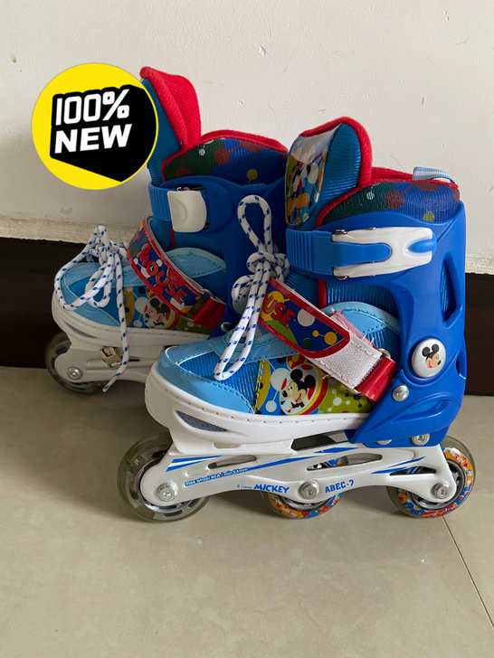 全新儿童溜冰鞋，头盔，关节护膝都有。